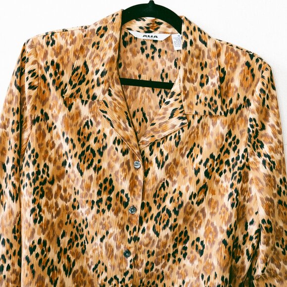 Vintage 90s/Y2K Textured Lightweight Alia Petites Animal Print Blouse – Size 10 - Picture 2 of 5